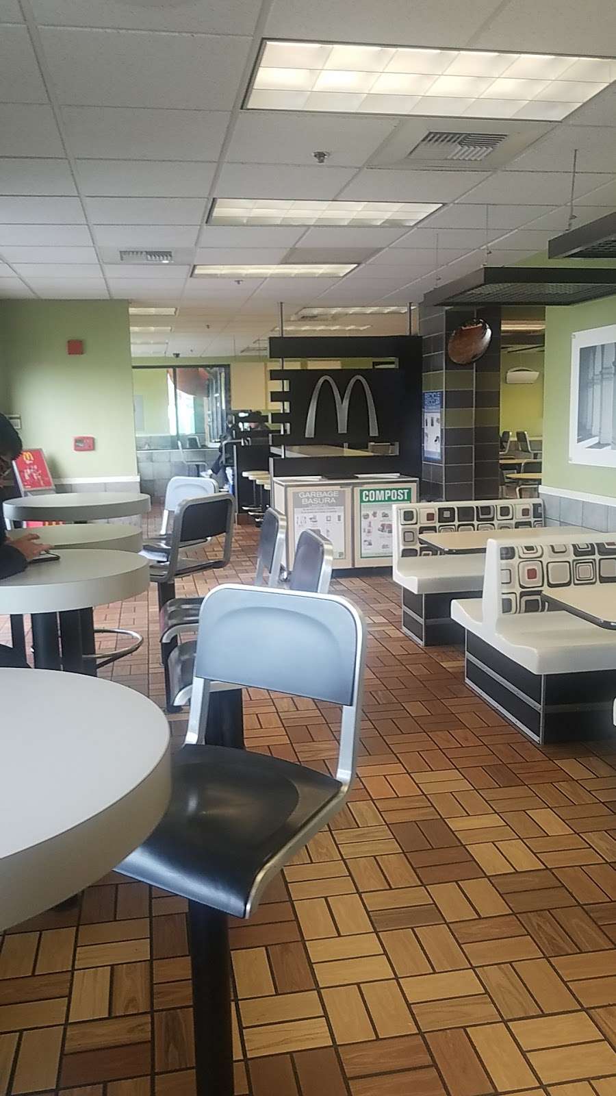 McDonalds | 14823 E 14th St, San Leandro, CA 94578, USA | Phone: (510) 352-7722