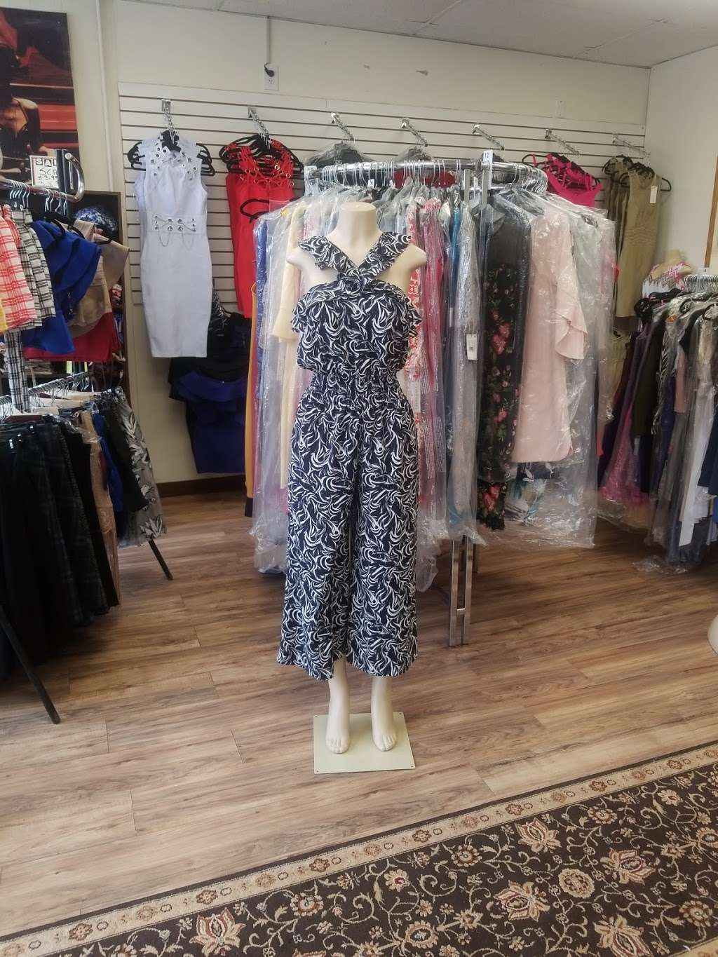 Gina’s Fashion | 341 Ridge Rd, Lyndhurst, NJ 07071 | Phone: (201) 709-4822