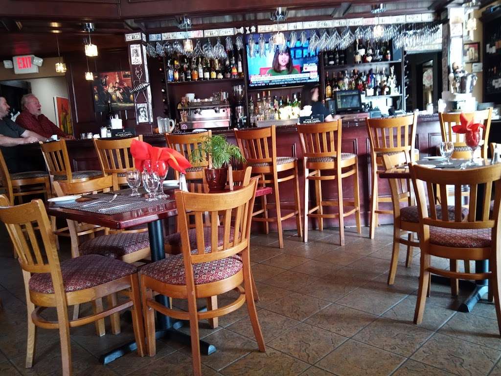 Vinhus Restaurant and Lounge | 157 E Westfield Ave, Roselle Park, NJ 07204, USA | Phone: (908) 259-5907