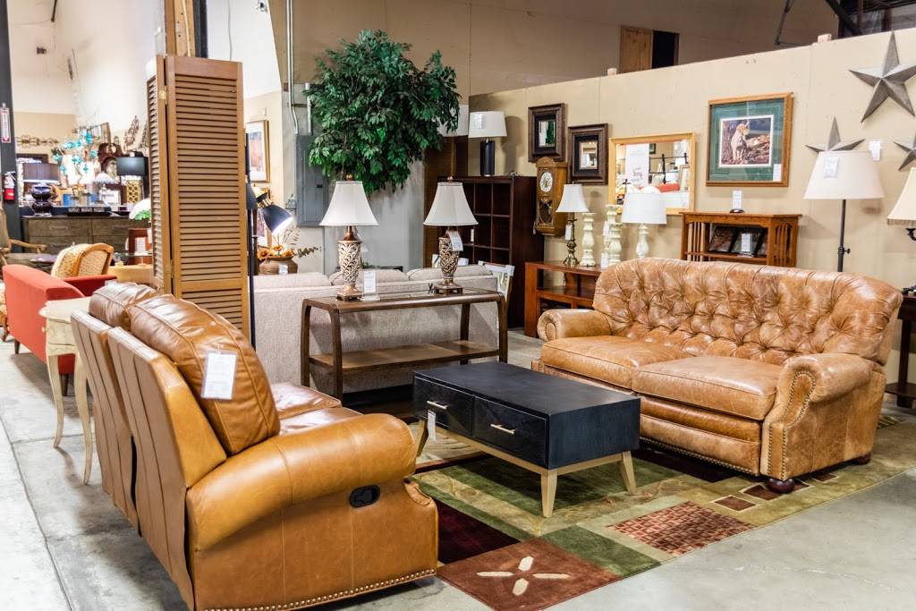 Upscale Consignment Furniture & Decor | 17785 SE 82nd Dr, Gladstone, OR 97027, USA | Phone: (503) 650-6351