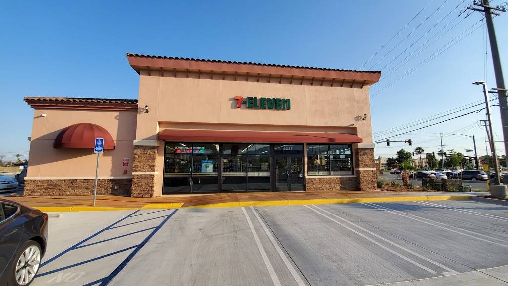 7 eleven with gas station | 7285 Citrus Ave, Fontana, CA 92336, USA | Phone: (909) 641-3611