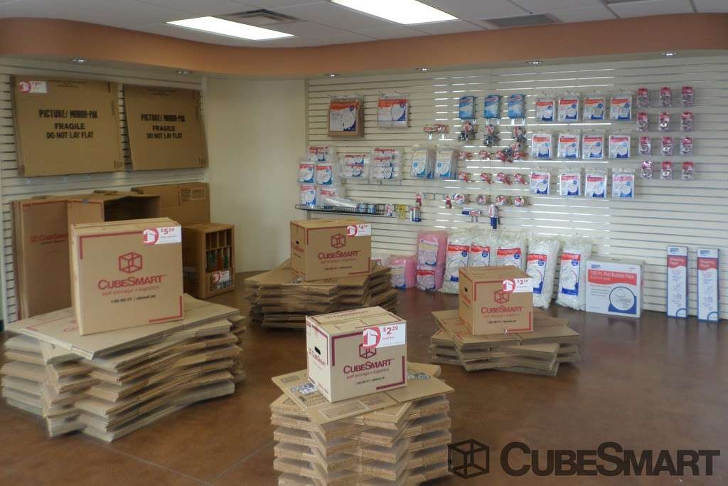 CubeSmart Self Storage | 6201 S Harlem Ave, Chicago, IL 60638, USA | Phone: (773) 586-0400