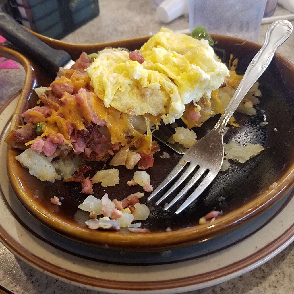 Mrs Vs Restaurant | 855 E Rollins Rd, Round Lake Beach, IL 60073, USA | Phone: (847) 223-0404
