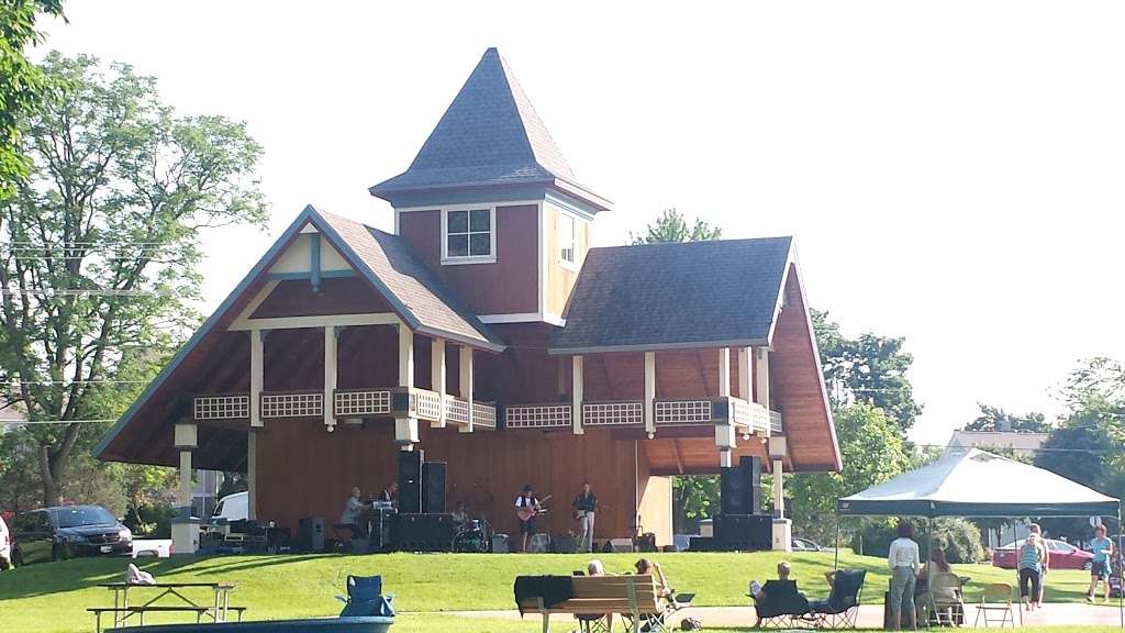 Phoenix Park Bandshell | 111 E Wisconsin St, Delavan, WI 53115, USA | Phone: (262) 728-8577