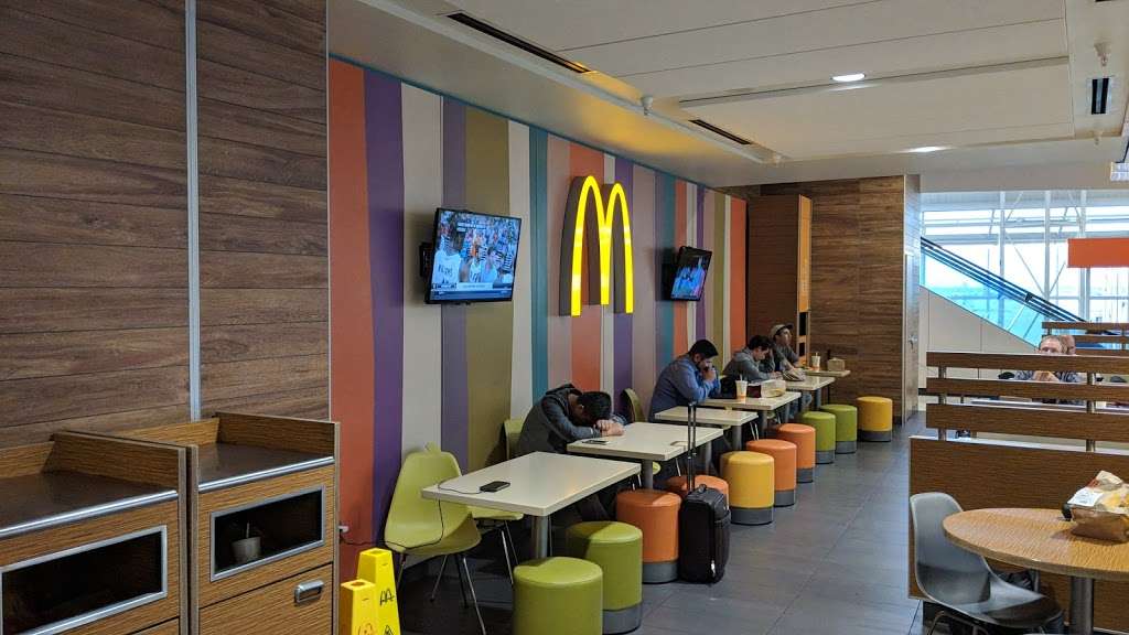 McDonalds | Terminal B, 2141 International Pkwy, Dallas, TX 75261, USA | Phone: (972) 973-7842