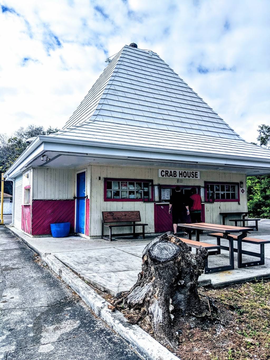 Crab House | 811 Dr. M.L.K. Jr St S, St. Petersburg, FL 33705, USA | Phone: (727) 823-5030