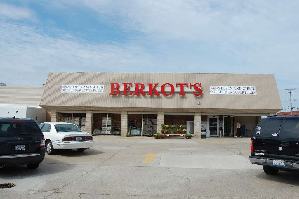 Berkots Super Foods | 317 W Waupansie St, Dwight, IL 60420, USA | Phone: (815) 584-2492