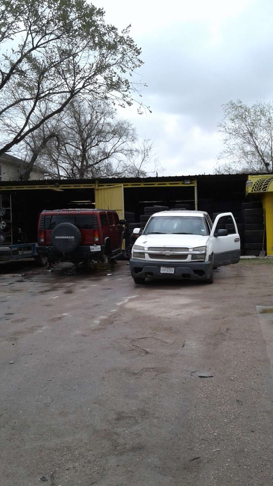 tire shop | 5835 E Mt Houston Rd, Houston, TX 77050, USA | Phone: (713) 448-9315