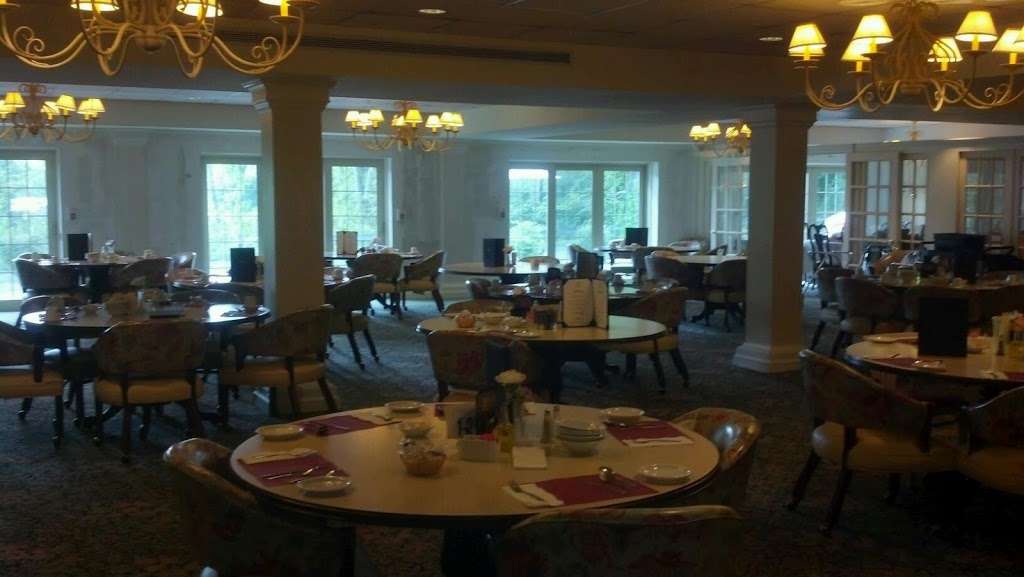 Smithfield Woods Senior Living | 171 Pleasant View Ave, Smithfield, RI 02917, USA | Phone: (401) 232-5577