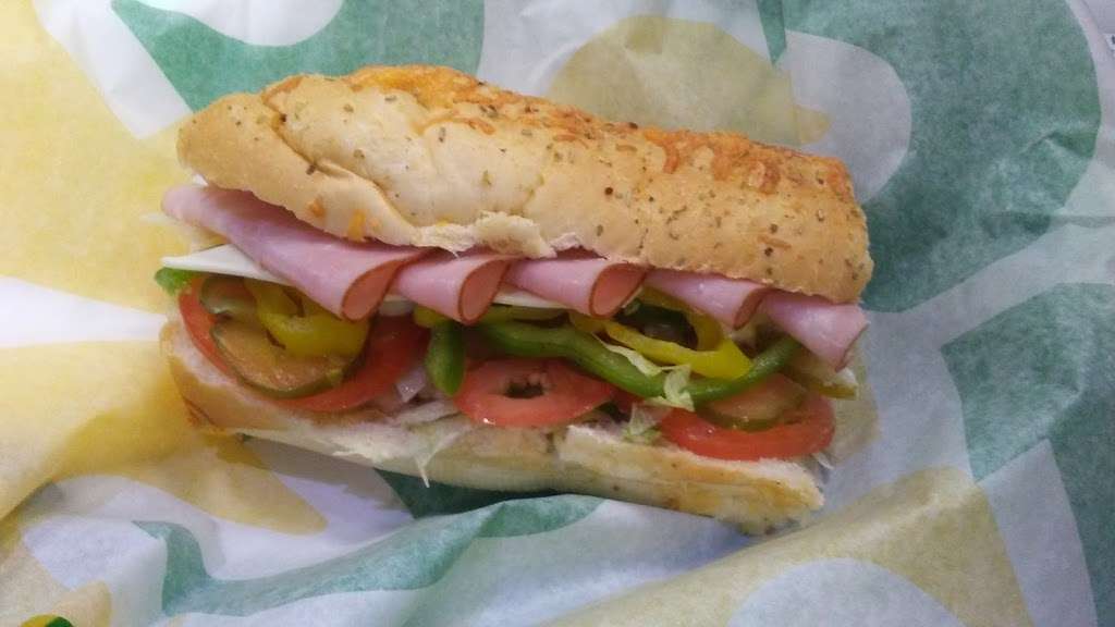 Subway | 106 Clebourne St, Fort Mill, SC 29715 | Phone: (803) 396-8700