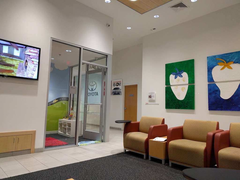 Wellesley Toyota | 234 Worcester St, Wellesley, MA 02481, USA | Phone: (781) 237-2970