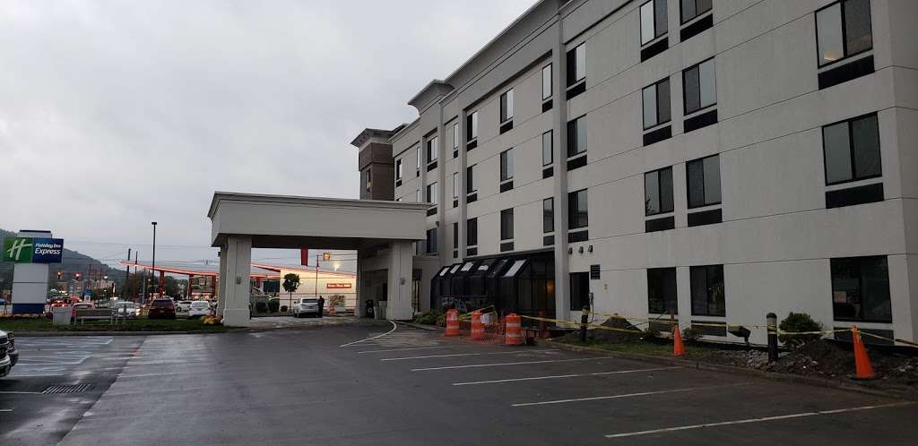 Holiday Inn Express Fishkill-Mid Hudson Valley | 21 Schuyler Blvd, Fishkill, NY 12524, USA | Phone: (845) 896-4001