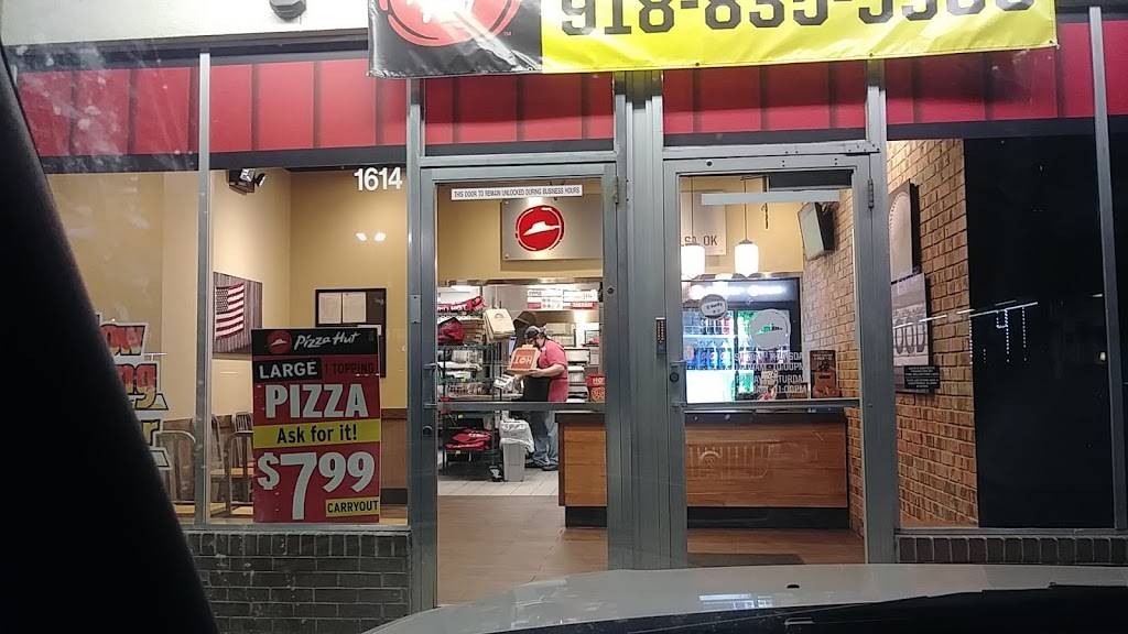 Pizza Hut | 1614 N Lewis Ave, Tulsa, OK 74110 | Phone: (918) 835-5566