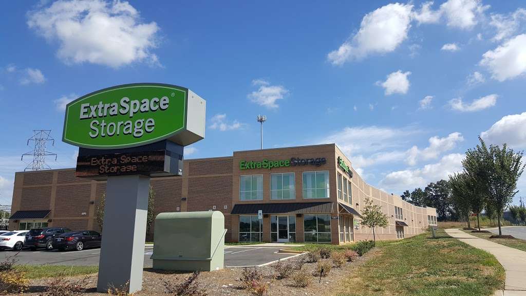 Extra Space Storage | 7307 University City Blvd, Charlotte, NC 28262 | Phone: (704) 748-0362