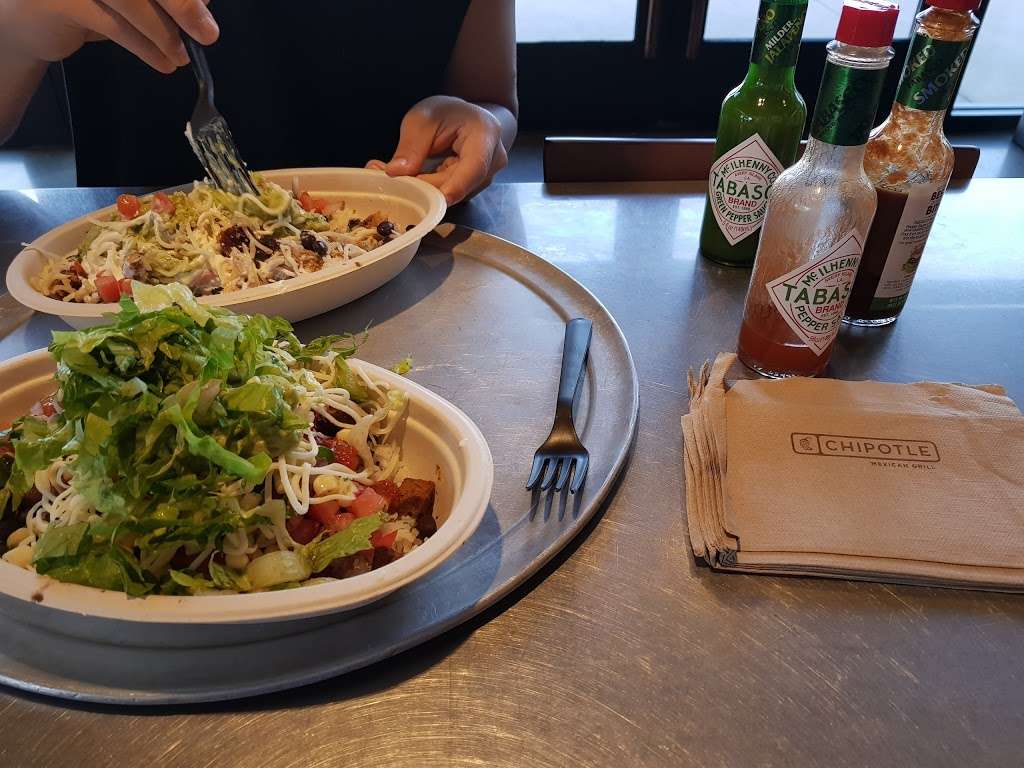 Chipotle Mexican Grill | 959 E Spring St, Signal Hill, CA 90755, USA | Phone: (562) 206-7199