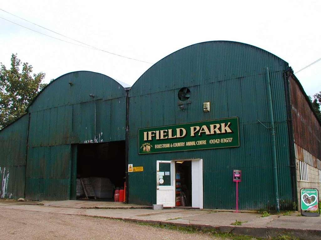 Ifield Park Equestrian, Country & Pet Supplies | St Piers Ln, Dormansland, Lingfield RH7 6PN, UK | Phone: 01342 836777