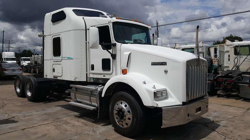 Leavins Truck Sales | 1901 McCarty St, Houston, TX 77029, USA | Phone: (713) 673-1906