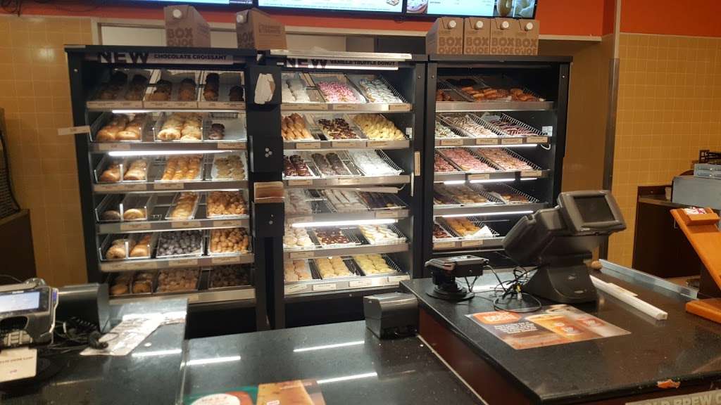 Dunkin Donuts | 2900 Belvidere Rd, Waukegan, IL 60085, USA | Phone: (847) 336-2266