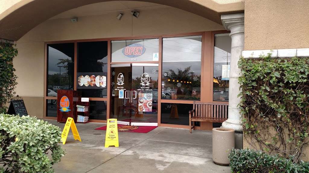 The Broken Yolk Cafe | 7670 El Camino Real, Carlsbad, CA 92009, USA | Phone: (760) 943-8182