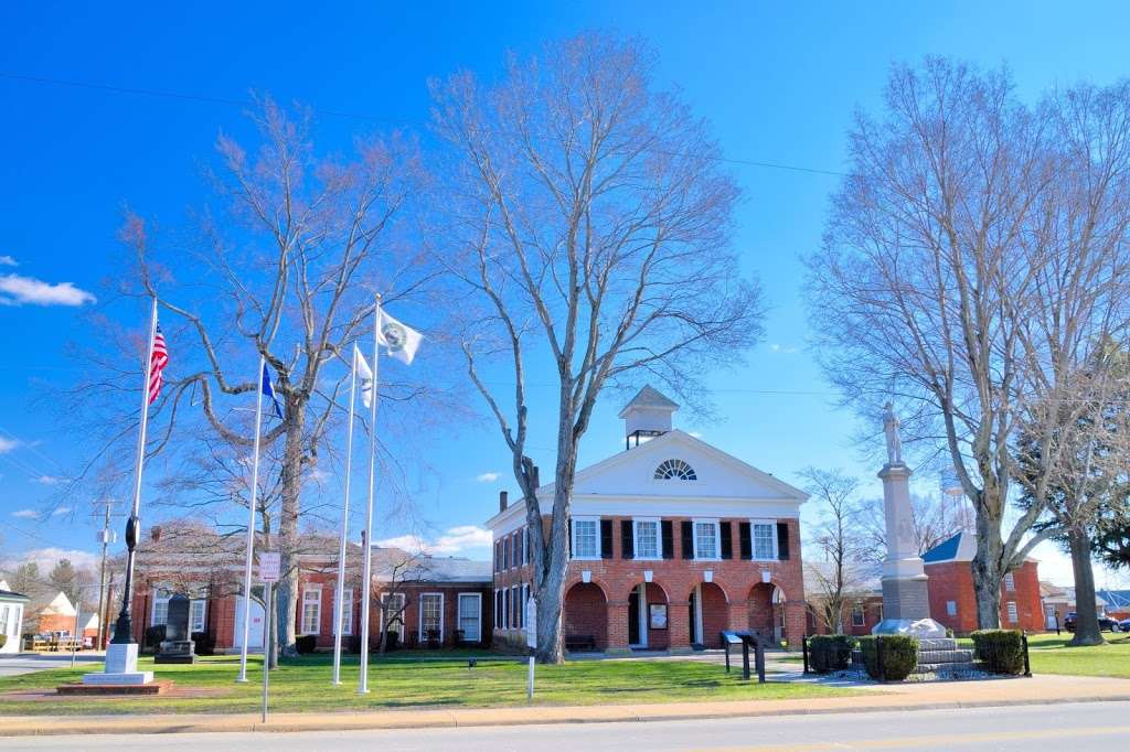 Caroline County Circuit Court | 112 Courthouse Ln, Bowling Green, VA 22427, USA | Phone: (804) 633-5800