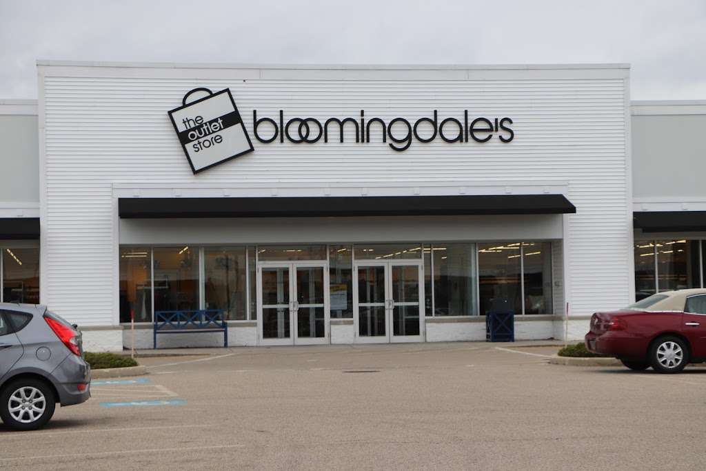 Bloomingdales Outlet | 1 Premium Outlets Blvd, Unit #599, Wrentham, MA 02093, USA | Phone: (774) 847-3300