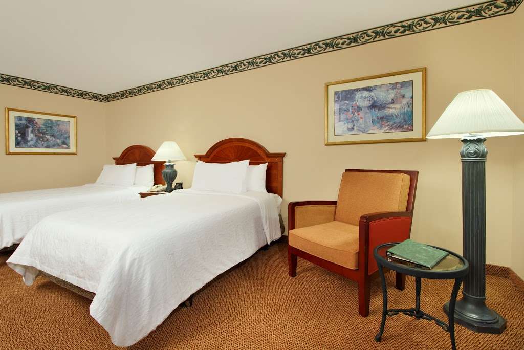 Hilton Garden Inn St. Charles | 4070 E Main St, St. Charles, IL 60174, USA | Phone: (630) 584-0700