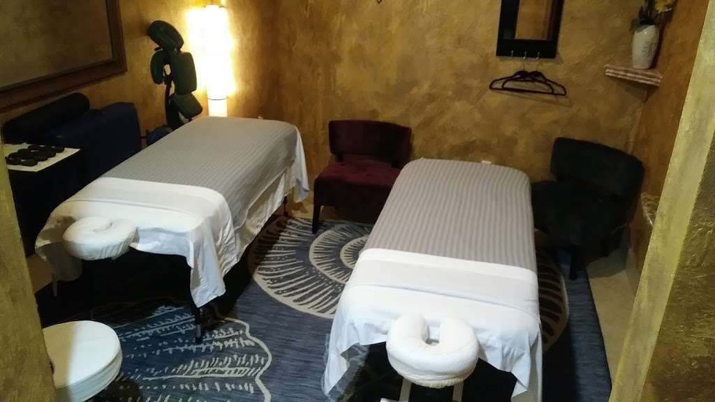 Modern Massage Studio | 16118 Marsh Rd #305, Winter Garden, FL 34787, USA | Phone: (407) 757-8067