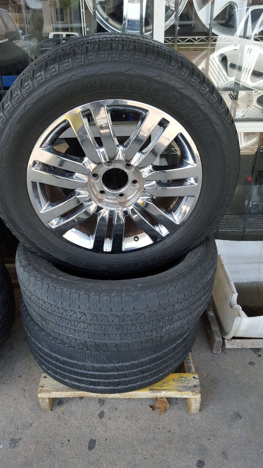 top line tire service | 3849 Mangum Rd, Houston, TX 77092 | Phone: (832) 744-0140