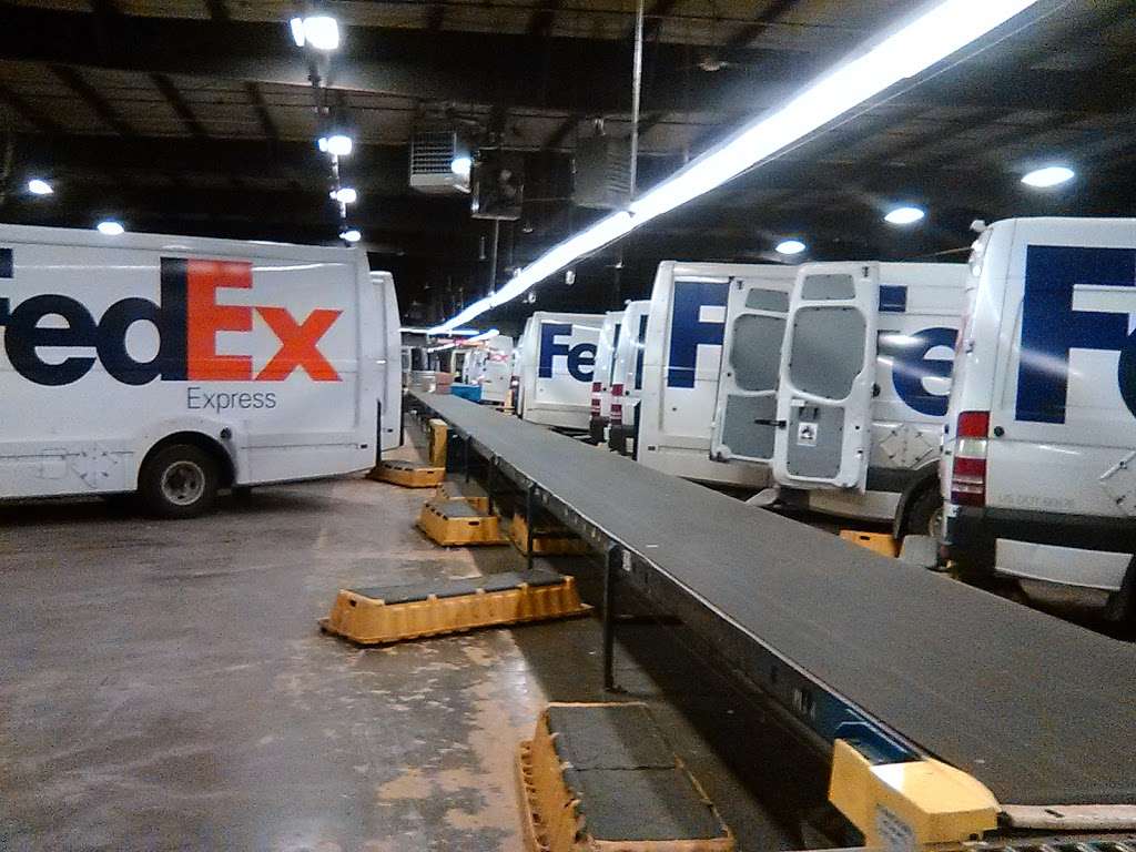 FedEx Ship Center | 7105 W Morris St, Indianapolis, IN 46241, USA | Phone: (800) 463-3339