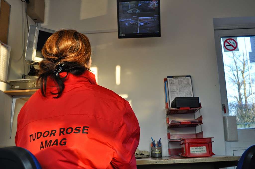 Gatwick Valet Parking - Tudor Rose | Hookwood Park, Reigate Rd, Horley RH6 0HQ, UK | Phone: 01293 822844