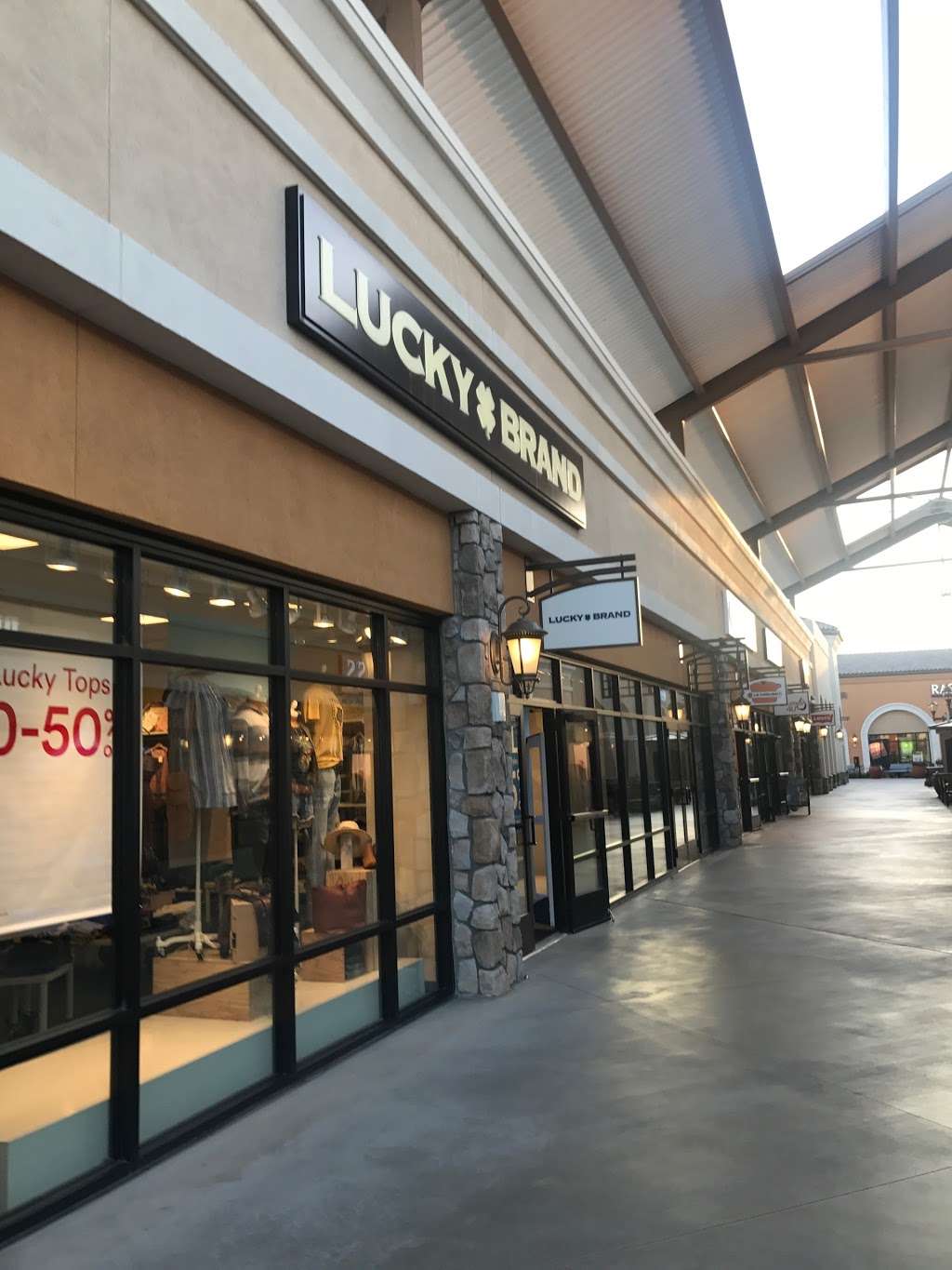 Lucky Brand | 5701 Outlets at Tejon Pkwy Space 922, Arvin, CA 93203, USA | Phone: (661) 858-2812