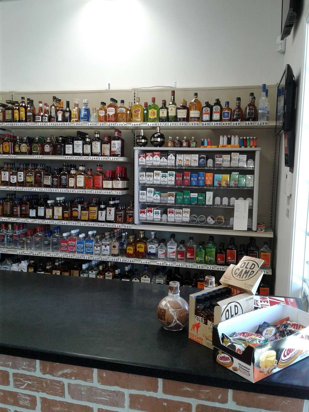 J Rs Beverage Mart | 411 N State St, Lizton, IN 46149, USA | Phone: (317) 994-5211