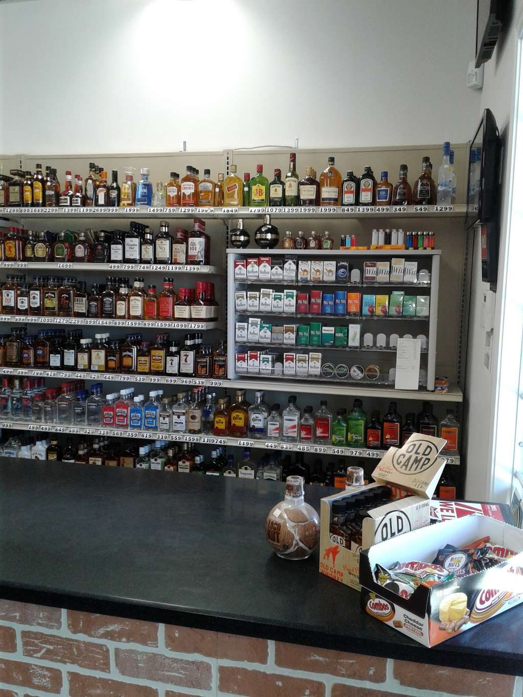 J Rs Beverage Mart | 411 N State St, Lizton, IN 46149 | Phone: (317) 994-5211