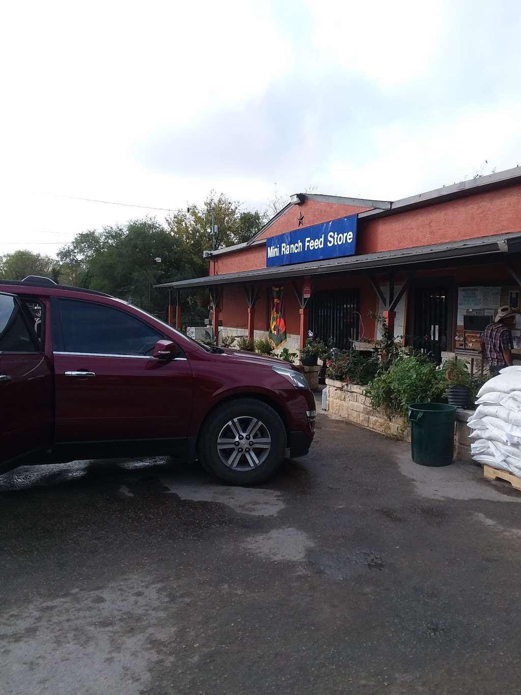 Mini Ranch Feed Store | 10103 Moursund Blvd, San Antonio, TX 78221, USA | Phone: (210) 628-1535