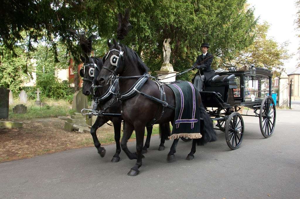 W F Groombridge Funeral Directors | Tollgate Buildings, 5-6 Hadlow Rd, Tonbridge TN9 1NX, UK | Phone: 01732 353964