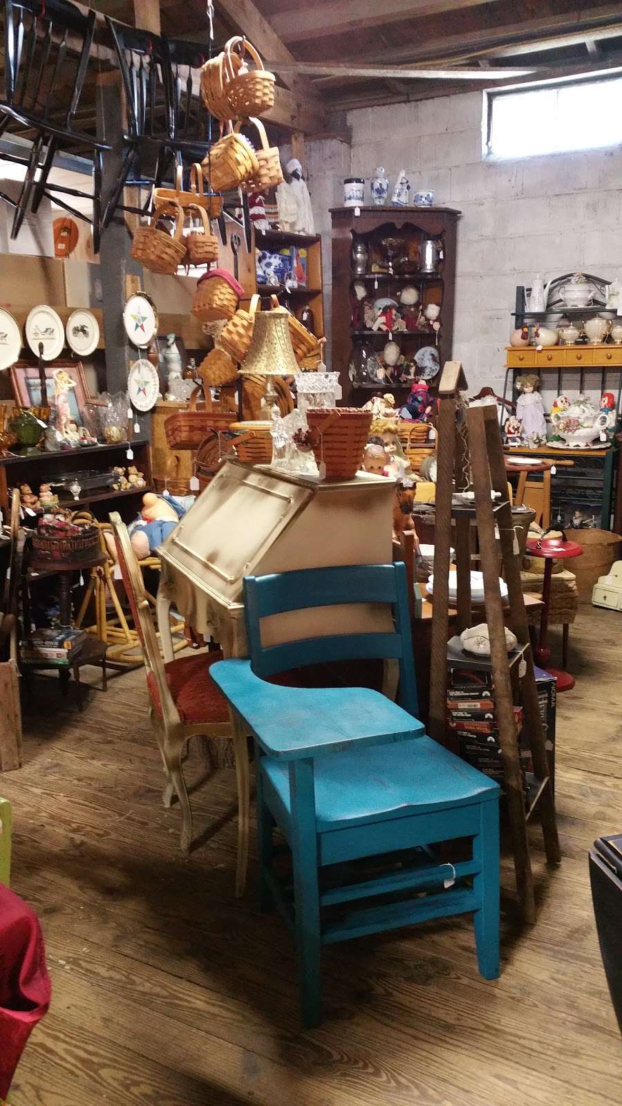 Marketplace Antiques & Collectibles LLC | 12440 Sussex Hwy, Greenwood, DE 19950, USA | Phone: (302) 349-5400