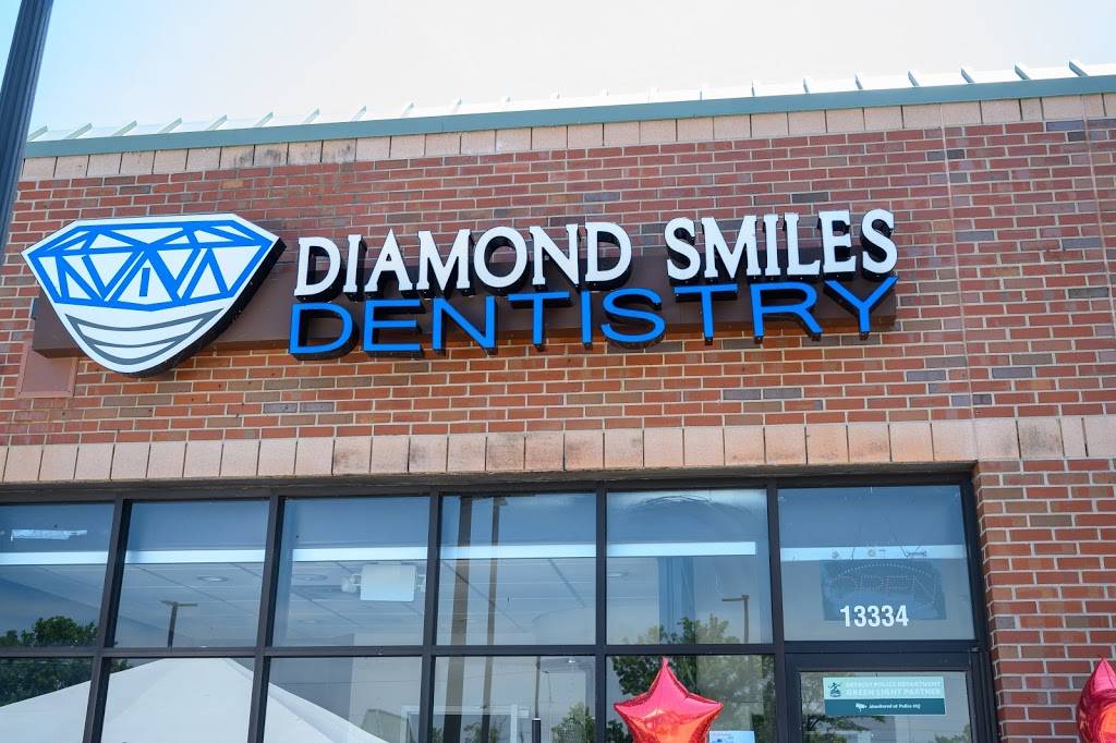Diamond Smiles Dentistry | 13334 E Jefferson Ave, Detroit, MI 48215, USA | Phone: (313) 422-1282