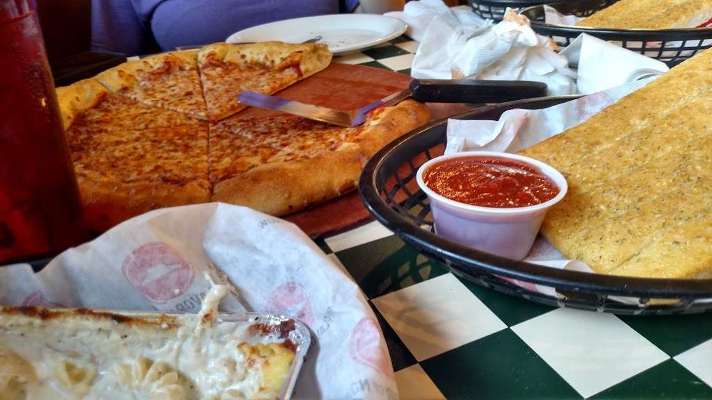 Pizza Hut | 685 Park St, Belmont, NC 28012, USA | Phone: (704) 825-7335