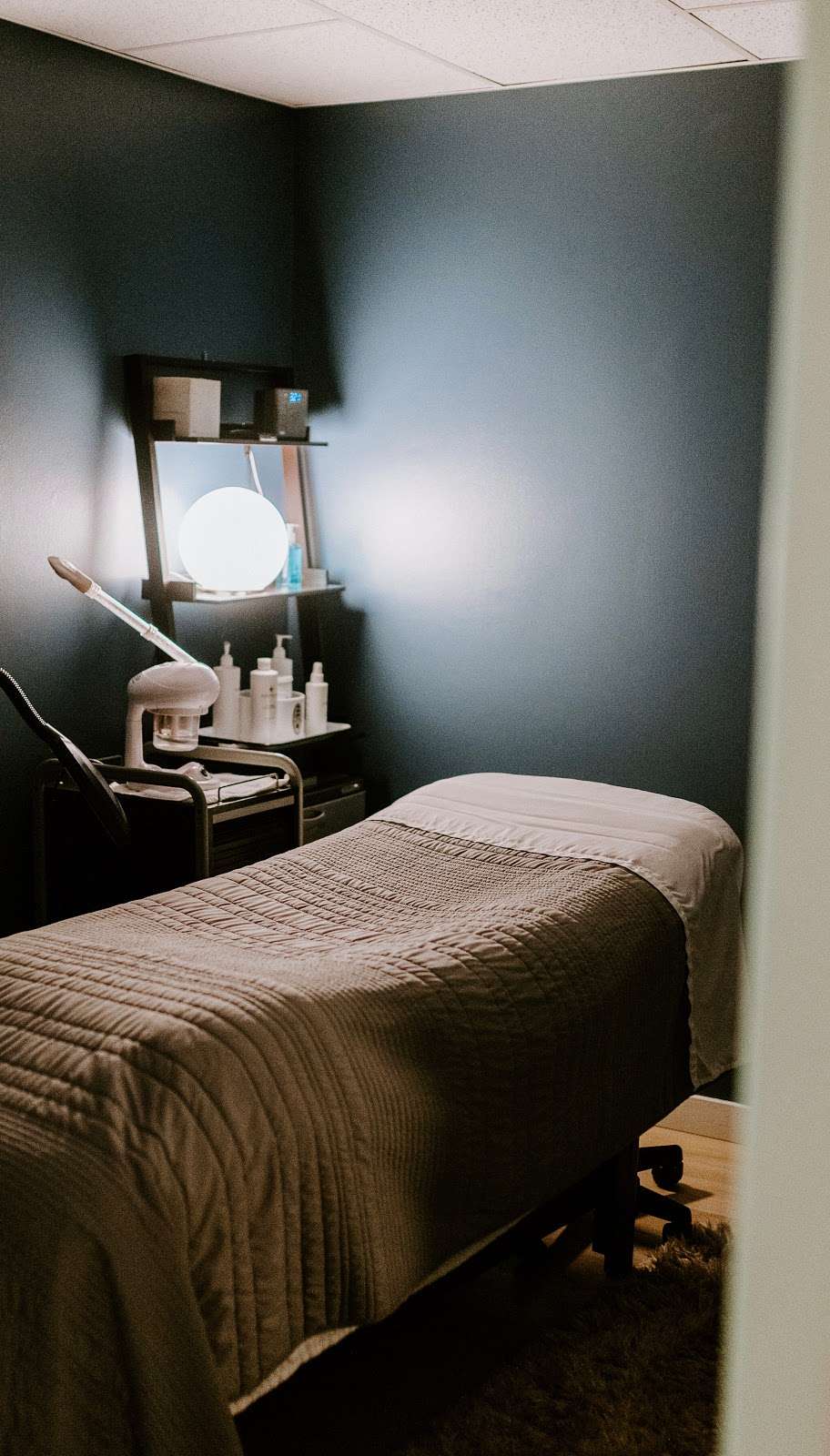 MAK Spa Three Oaks | 13 N Elm St, Three Oaks, MI 49128, USA | Phone: (269) 756-2400