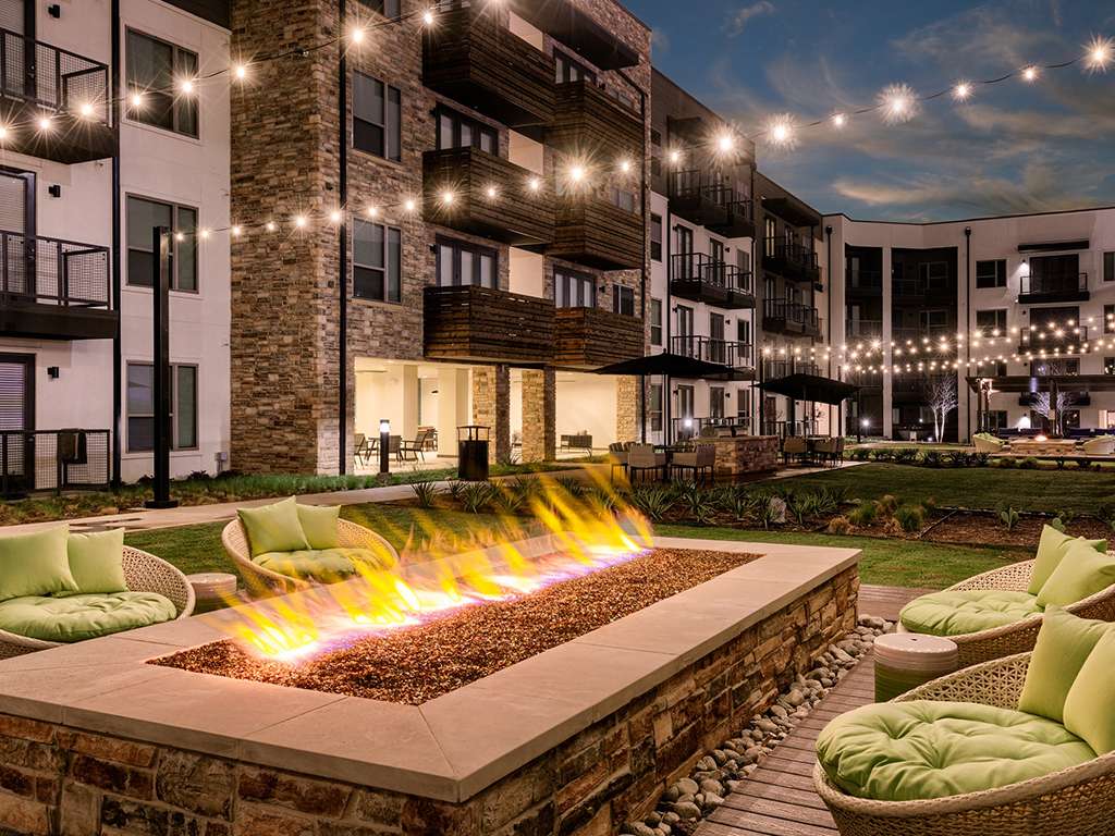 The Lucas Apartments | 2924 Lucas Dr, Dallas, TX 75219, USA | Phone: (214) 526-9000