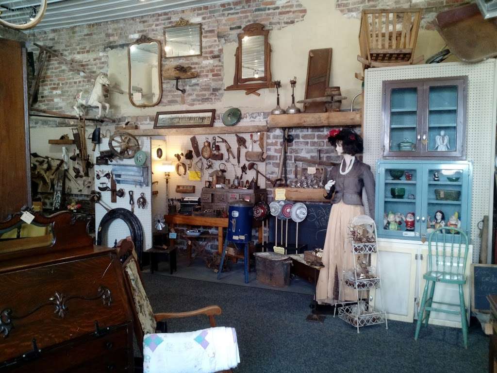 BITTERSWEET ANTIQUES | 7867 IN-28, Elwood, IN 46036, USA | Phone: (765) 551-8108