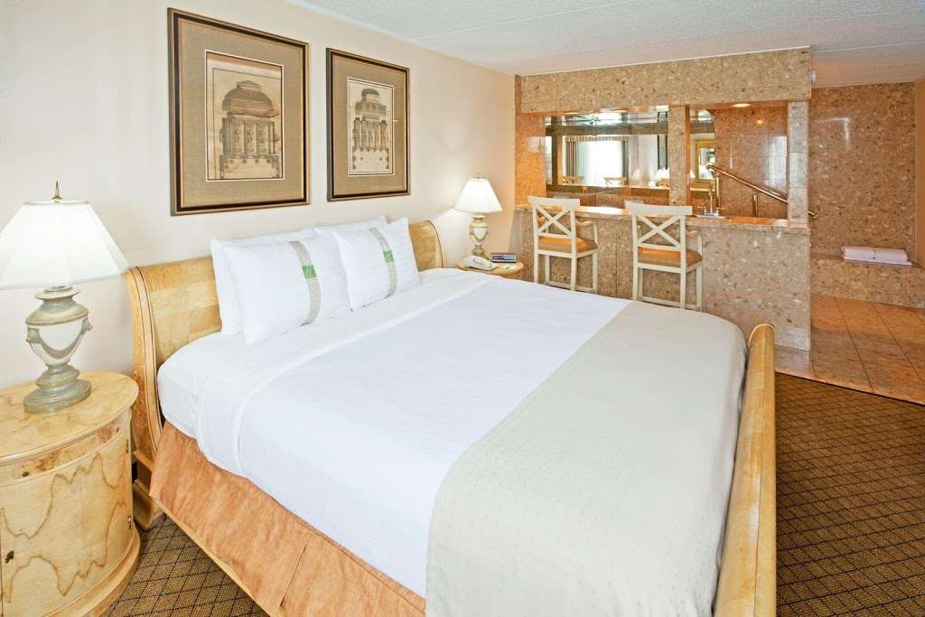 Holiday Inn Carteret Rahway | 1000 Roosevelt Ave, Carteret, NJ 07008 | Phone: (732) 541-9500