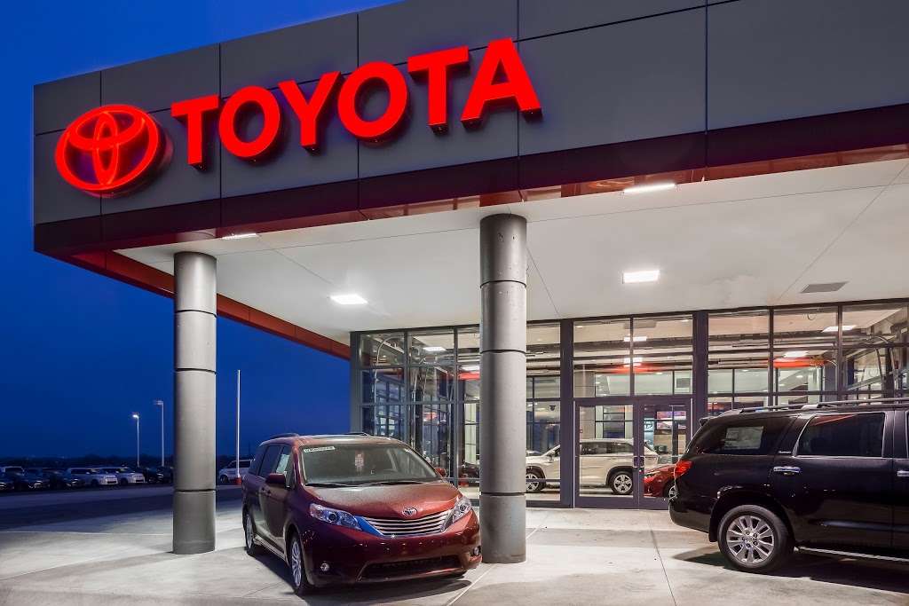 Adams Toyota | Kansas City | 501 NE Colbern Rd, Lees Summit, MO 64086, USA | Phone: (816) 358-7600