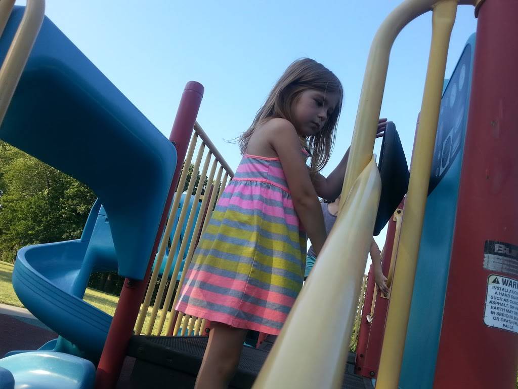 Waterworks Park | 2 N Oak Trafficway & Northeast 32nd Street, Kansas City, MO 64116, USA | Phone: (816) 513-7500