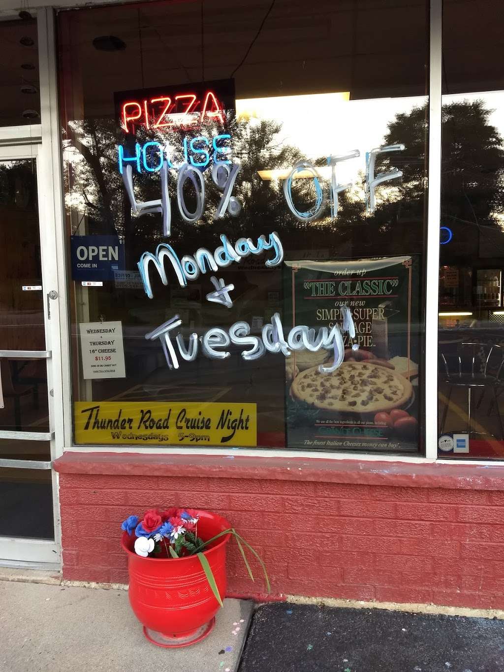 Pizza House | 4216 N Johnsburg Rd, Johnsburg, IL 60051 | Phone: (815) 759-1682