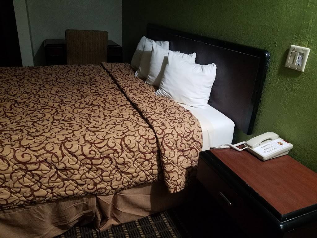 Budget Inn Toledo-Maumee | 156 East Dussel Dr, Maumee, OH 43537, USA | Phone: (419) 794-7757