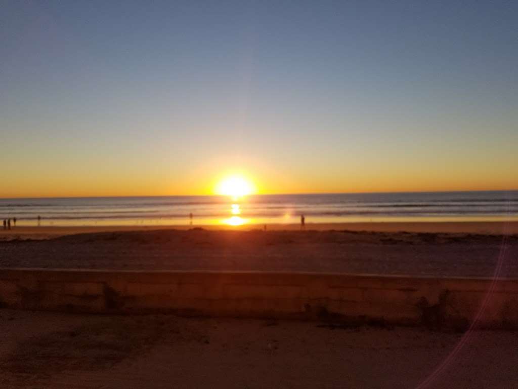 Sunset Sands Ocean Front | 3755 Ocean Front Walk, San Diego, CA 92109, USA | Phone: (276) 688-0223