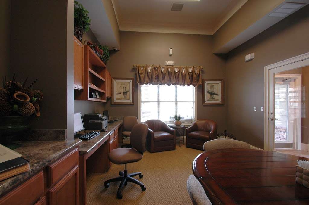 Carrington Place at Shoal Creek | 9300 NE 87th St, Kansas City, MO 64157, USA | Phone: (816) 792-1440