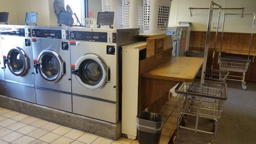 Queen Square Laundromat | 2060 E Bridge St, Brighton, CO 80601, USA | Phone: (303) 659-6519