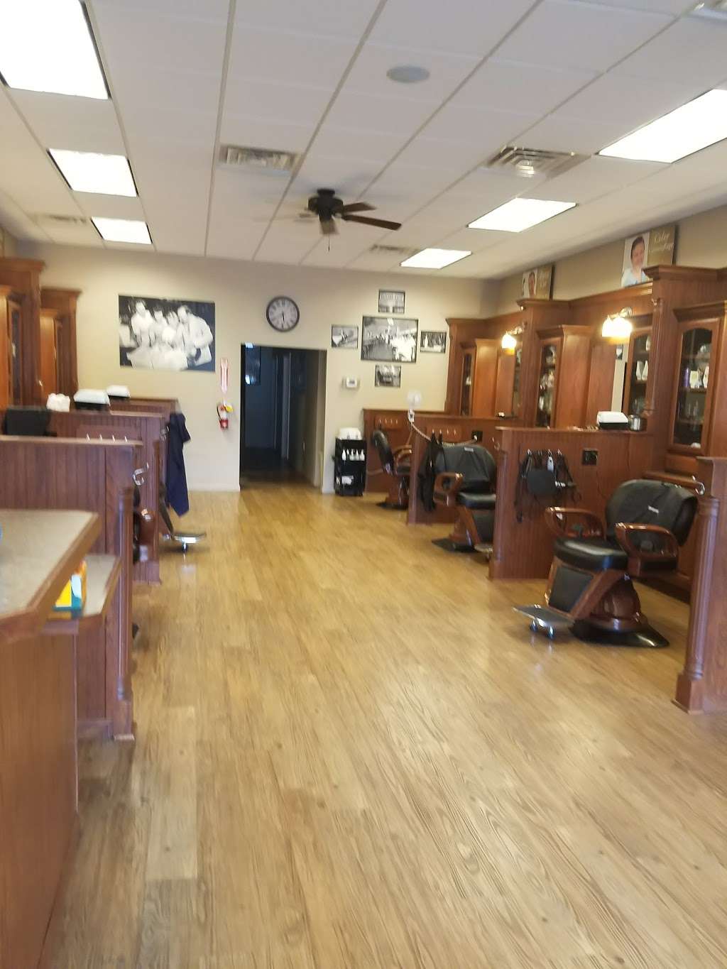 Roosters Mens Grooming Center | SHENANDOAH SHOPPING CENTER, 15420 E Smoky Hill Rd, Aurora, CO 80015, USA | Phone: (303) 993-8197